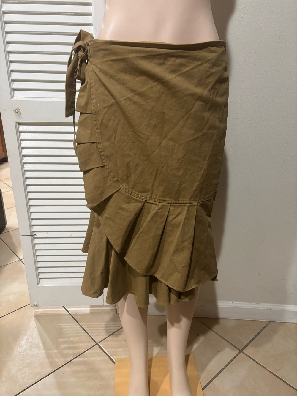 Who What Wear Olive Tie-Waist Ruffle Midi Skirt - Picture 2 of 7